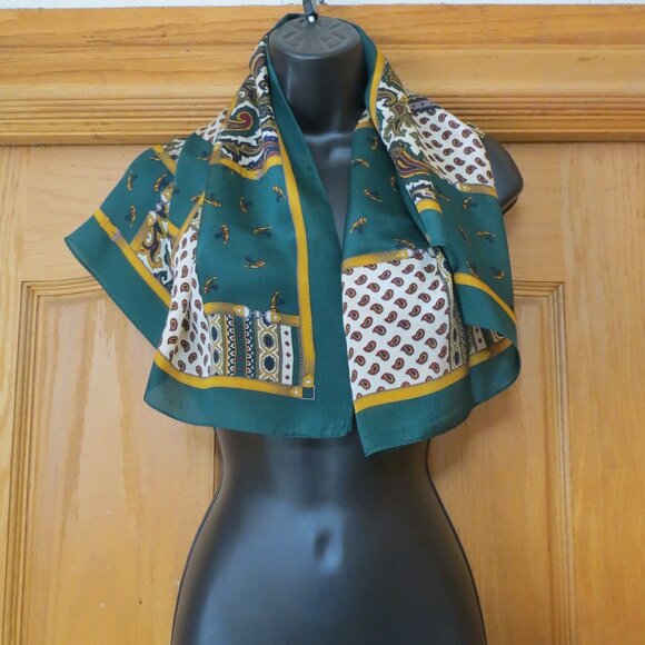 Club 7 Echo scarf - Picture 2 of 15